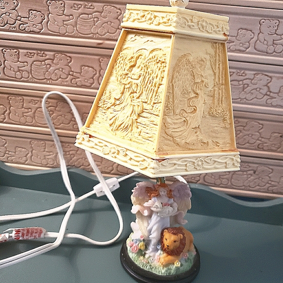 Beautiful Nursery Lamp - Picture 1 of 2